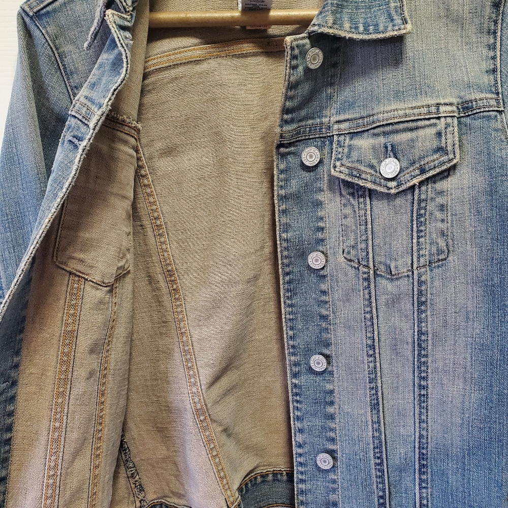 Gap Denim Jacket Euc!! Size Medium - image 7